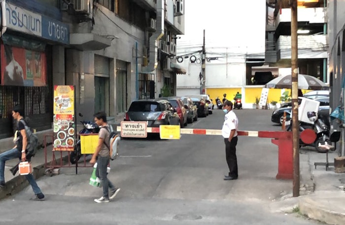 買取センター裏の駐車場